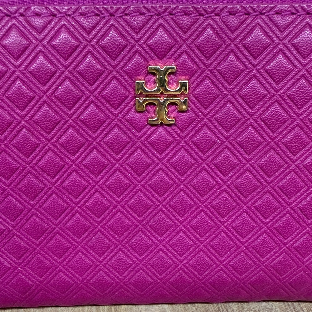 Tory Burch Party Fuchsia Quilted Marion Embossed Zip Coin Case - Picture 3 of 16